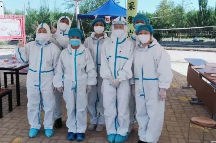 向白衣天使致敬！